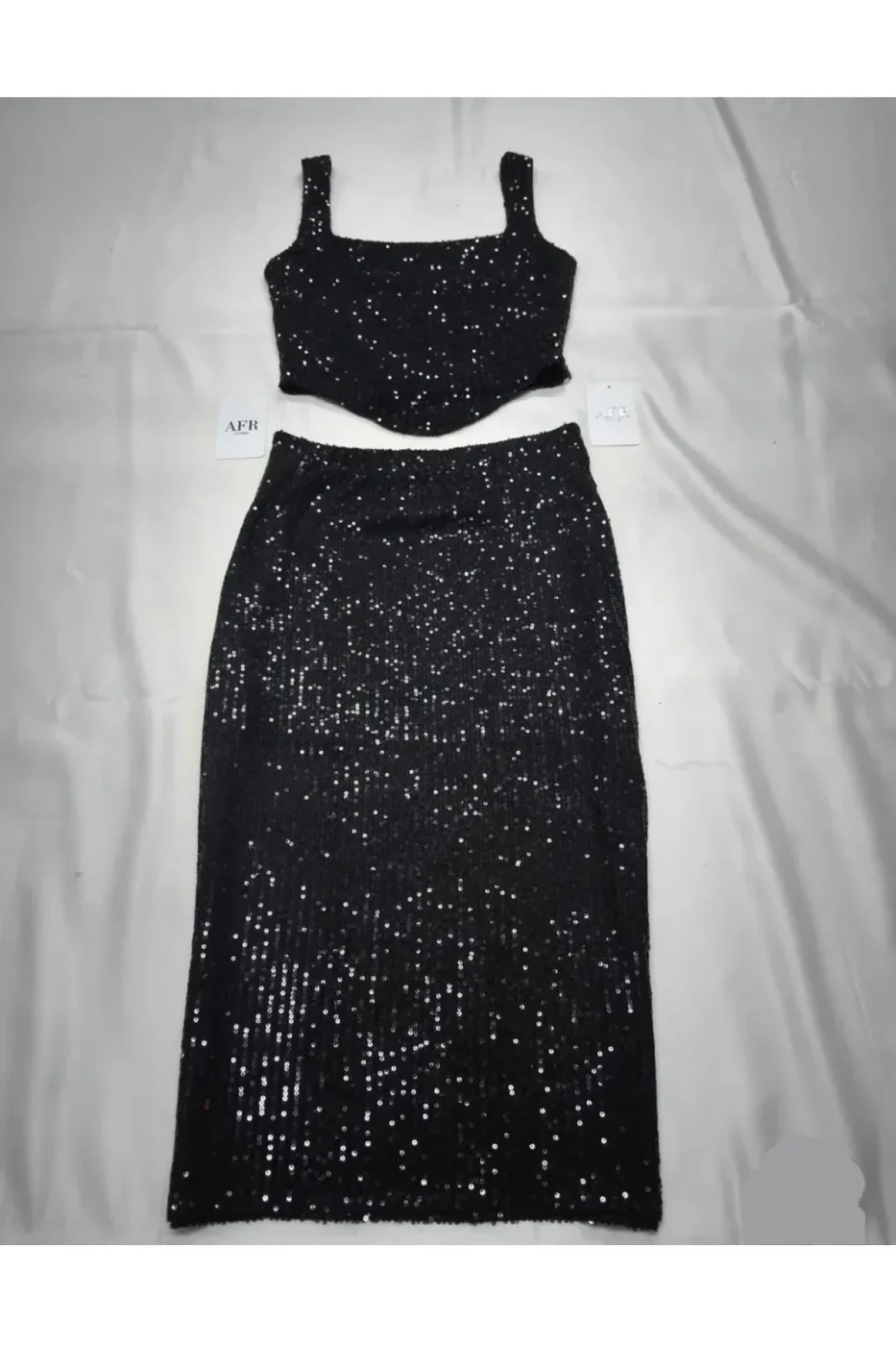 KADIN ÖZEL KOLEKSİYON PAYET CROP TOP -BELİ LASTIKLI ETEK İKİLİ TAKIM ( RENKLERİ MECVUTTUR )